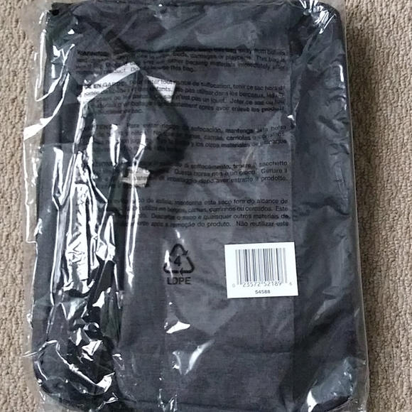 NWT Kenneth Cole Reaction

Men's Computer Case - Picture 6 of 7